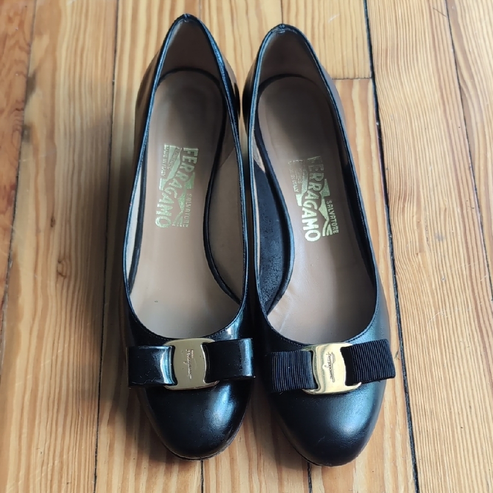 Salvatore Ferragamo Black Vara Pump